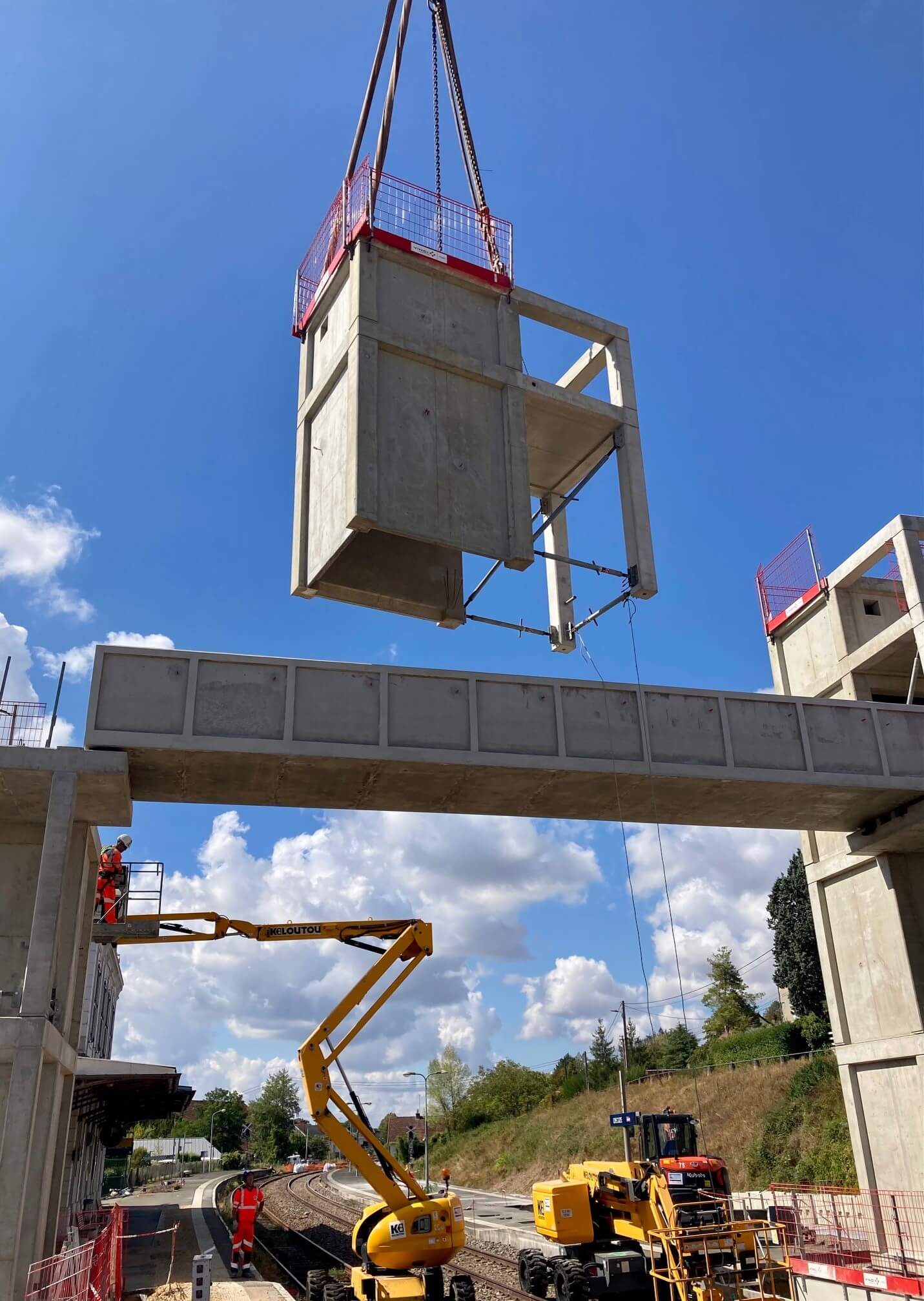 BEA 1496 DECIZE Gare SNCF Passerelle béton 2023